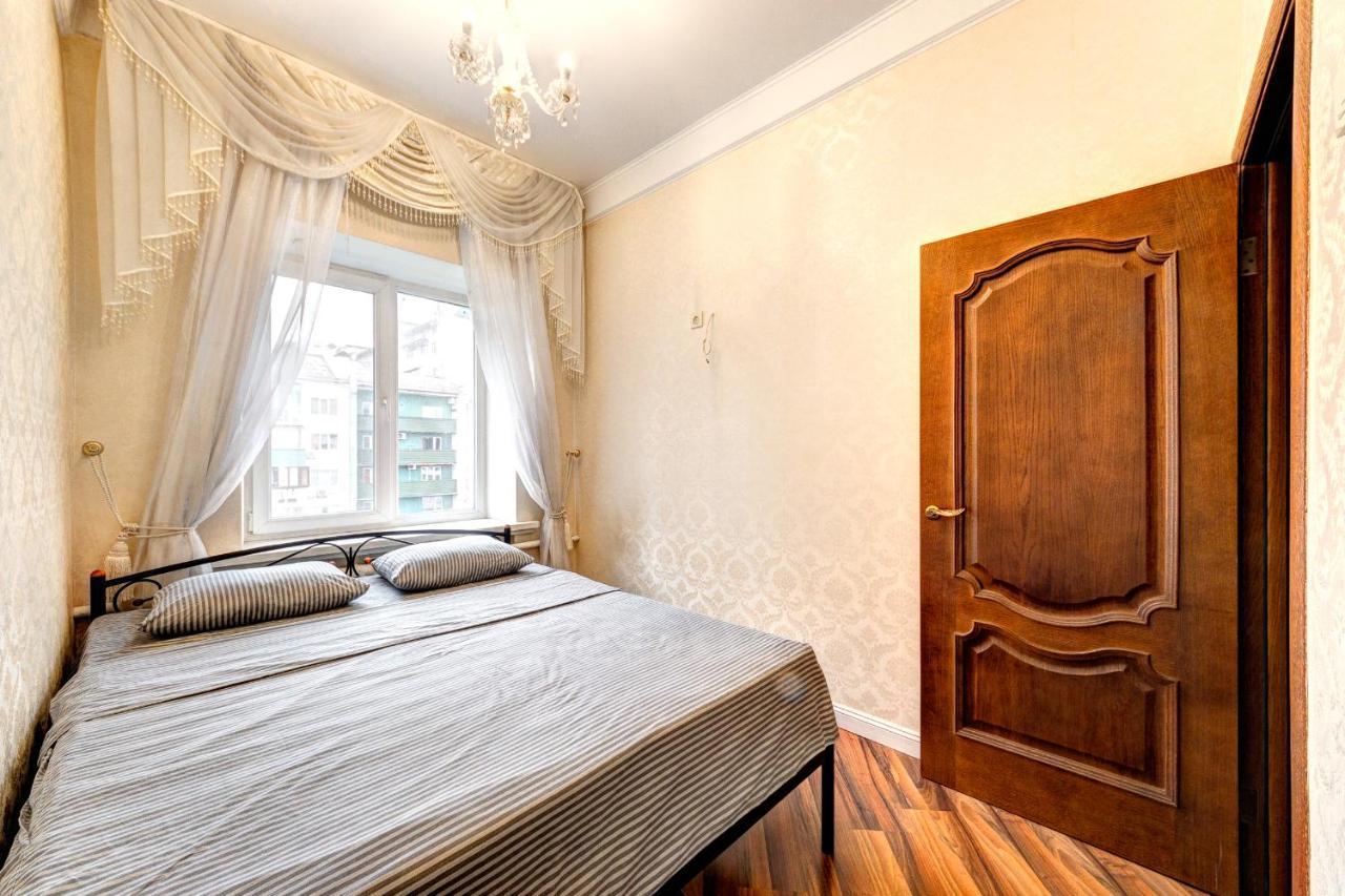 Apartments With 3 Rooms Near Palace Ukraine Kiev Esterno foto