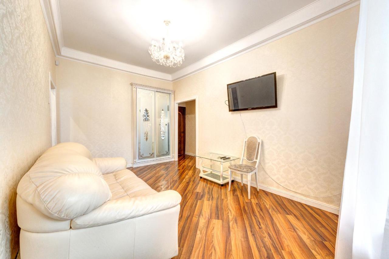 Apartments With 3 Rooms Near Palace Ukraine Kiev Esterno foto