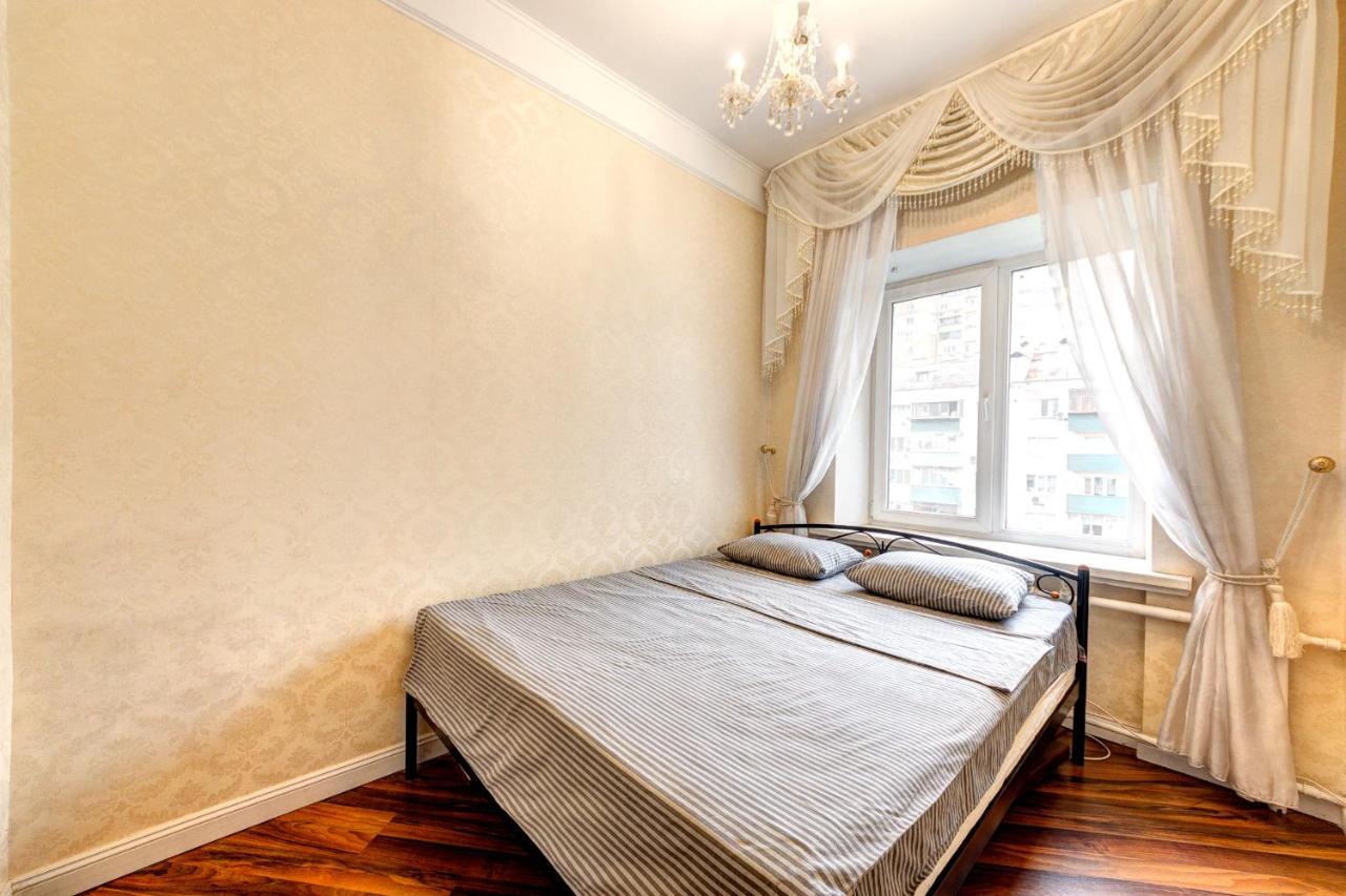 Apartments With 3 Rooms Near Palace Ukraine Kiev Esterno foto