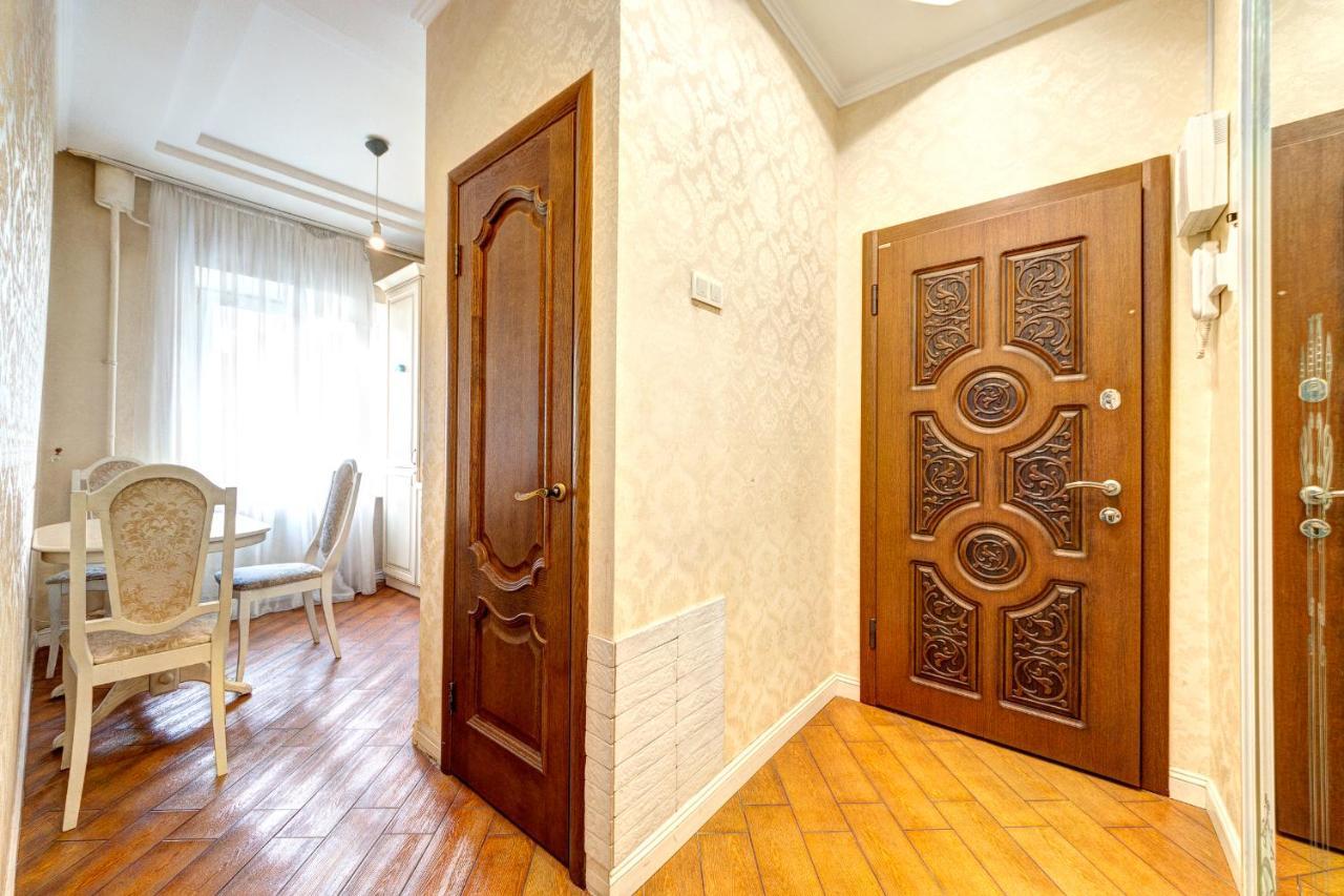 Apartments With 3 Rooms Near Palace Ukraine Kiev Esterno foto