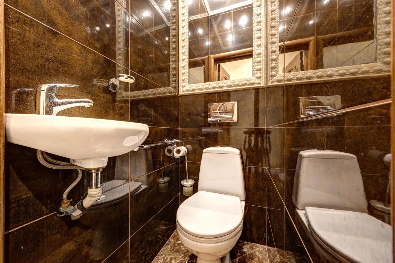 Apartments With 3 Rooms Near Palace Ukraine Kiev Esterno foto