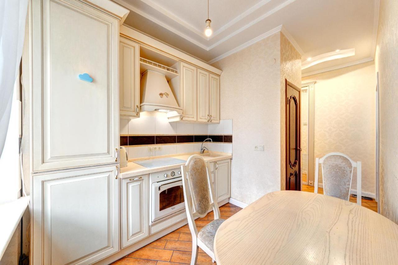Apartments With 3 Rooms Near Palace Ukraine Kiev Esterno foto