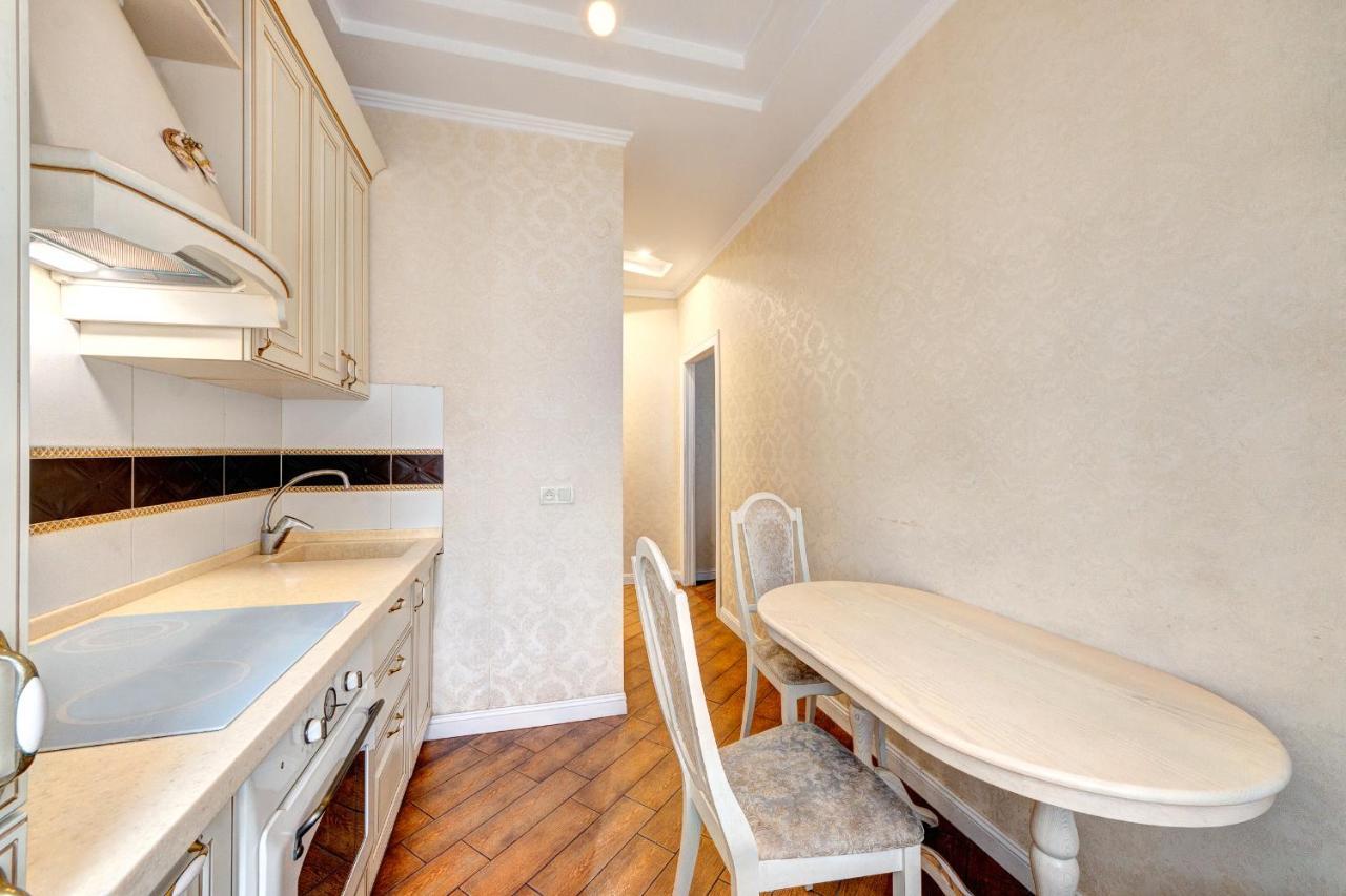 Apartments With 3 Rooms Near Palace Ukraine Kiev Esterno foto